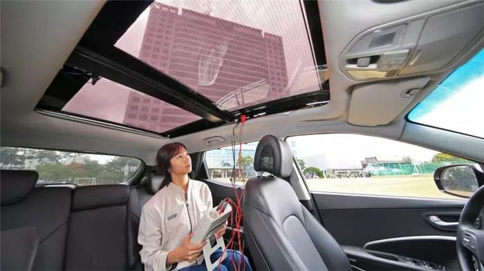 全球首款量产“太阳能汽车”上市，真的是晒太阳就能跑